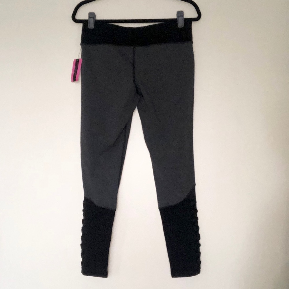 NWT MATERIAL GIRL ACTIVE Leggings - Picture 2 of 3